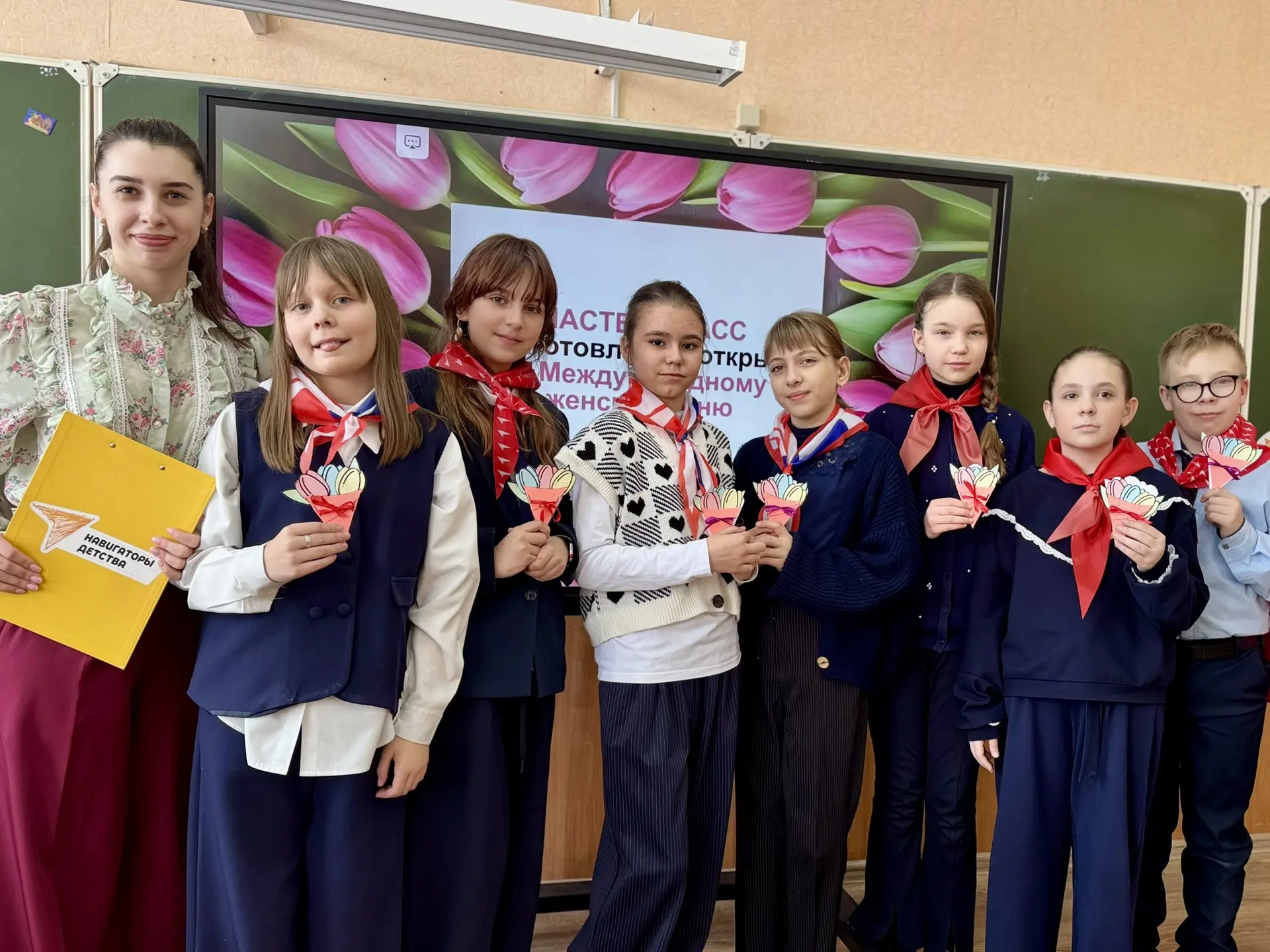 🌸✂️В преддверии Международного женского дня активные учащиеся 5-х классов приняли участие в мастер-к