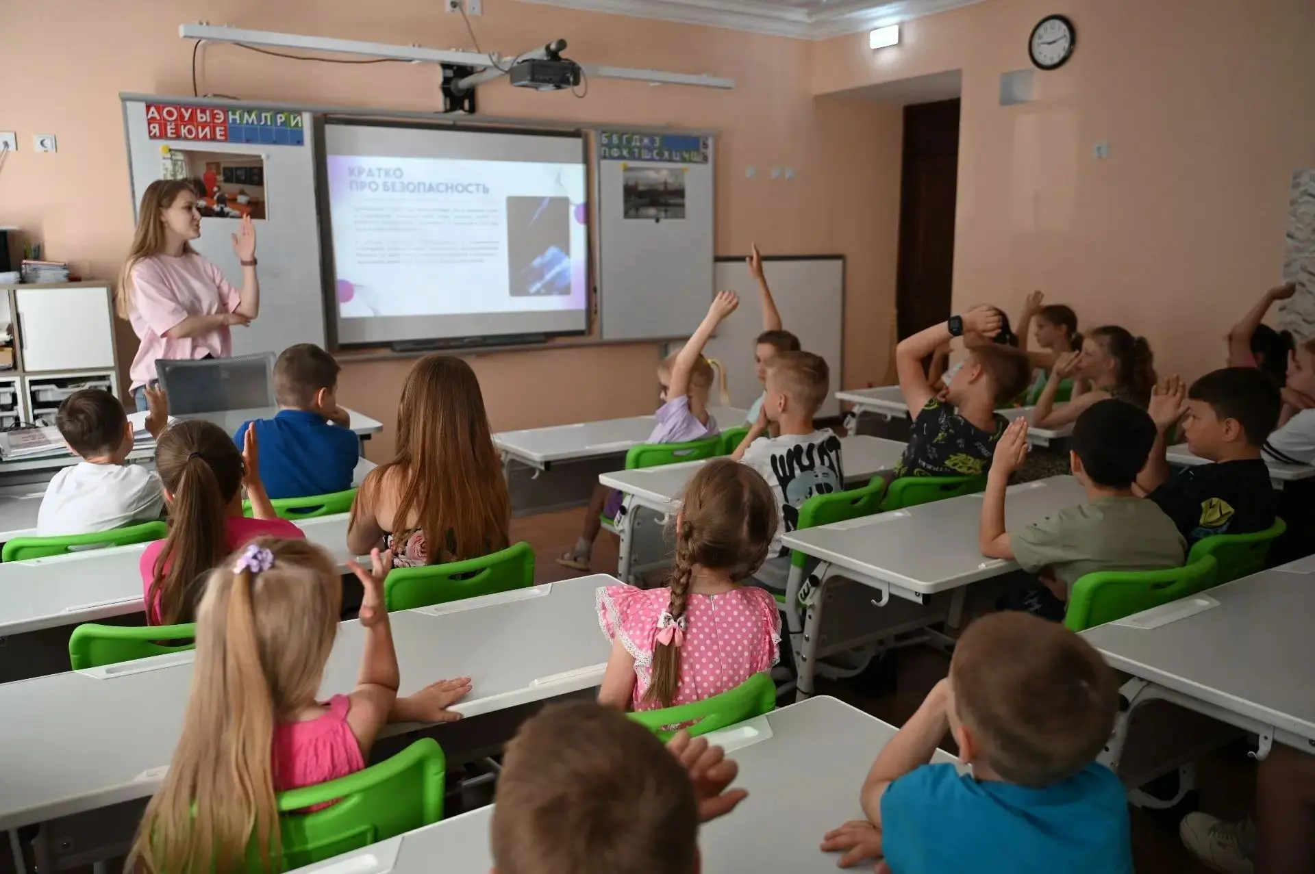 🎉Каникулы начались, но цифровая безопасность не уходит на паузу☝️11 июня в школьном лагере гимназии