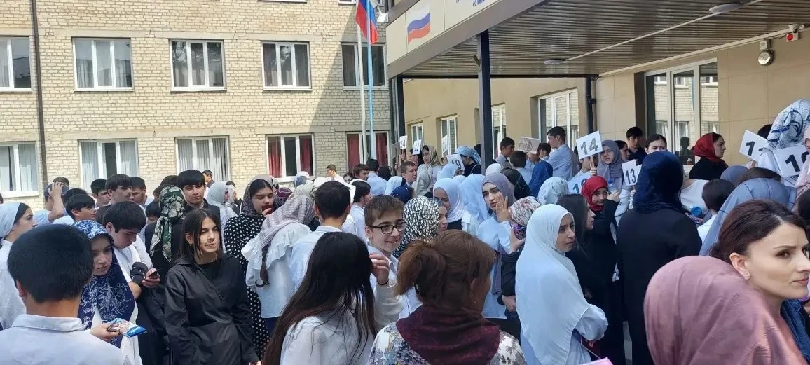 Сегодня, 9 июня, учащиеся 9-х классов сдавали Основной государственный экзамен по русскому языку.

Р