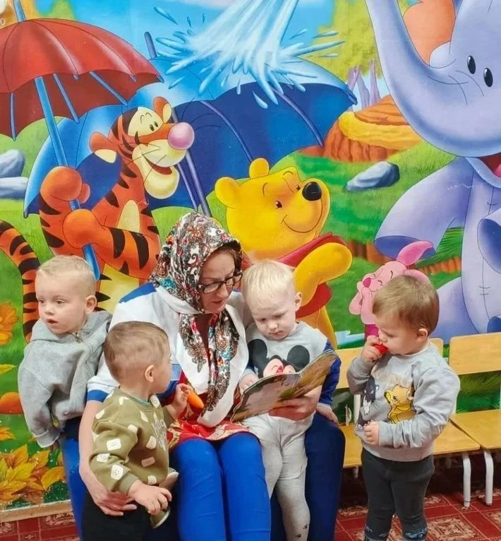 🌸Сегодня в День пожилого человека к малышам ясельной группы  в гости пришла добрая баб...