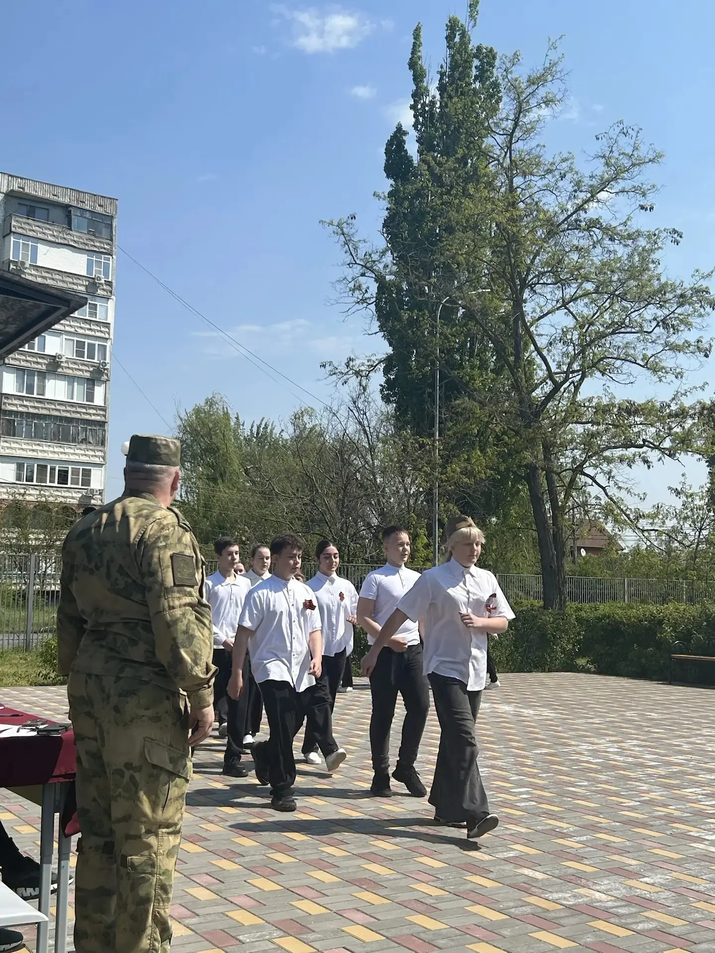 Сегодня в нашей школе прошел традиционный смотр строя и песни среди 5-8 классов. Это бы...