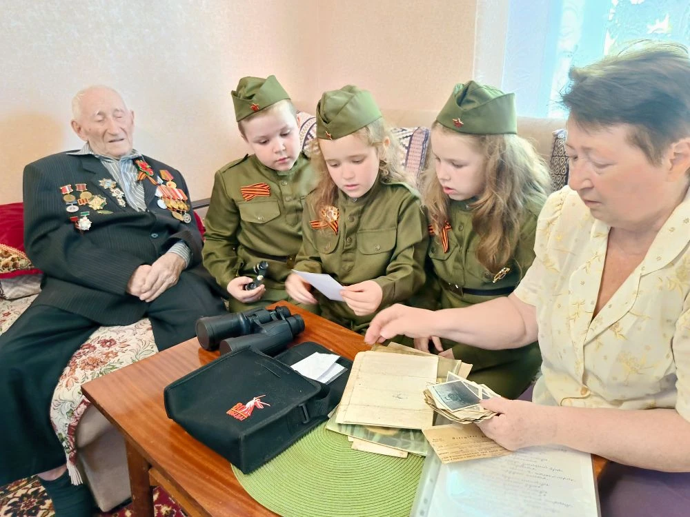 🎖️⭐🎖️ Встреча поколений: воспитанники детского сада поздравили ветерана ВОВ