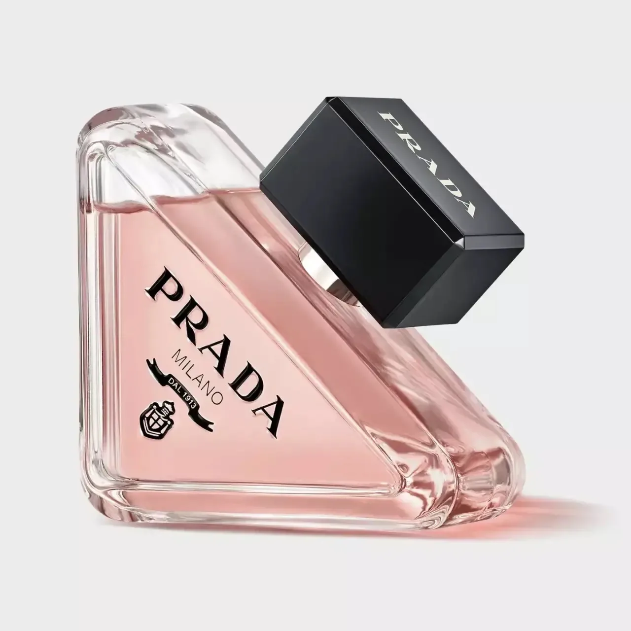 Зендея стала новым глобальным амбассадором Prada Beauty и лицом аромата Paradoxe Sweet ...
