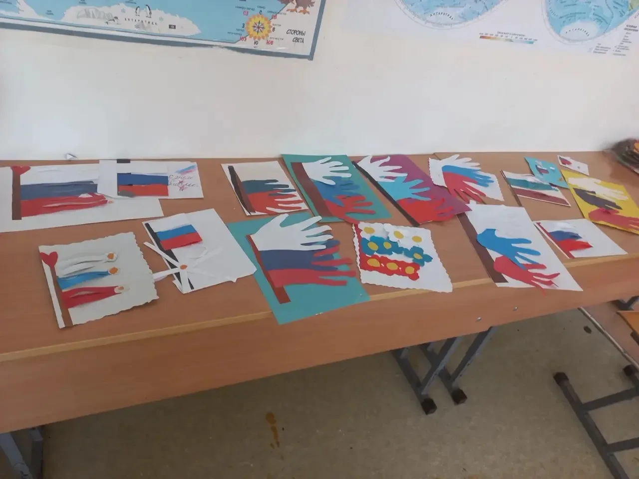 🇷🇺 Творческая мастерская ко Дню России (педагог Гордеева О.А.) — успех! 🎉

В школьном лагере дети