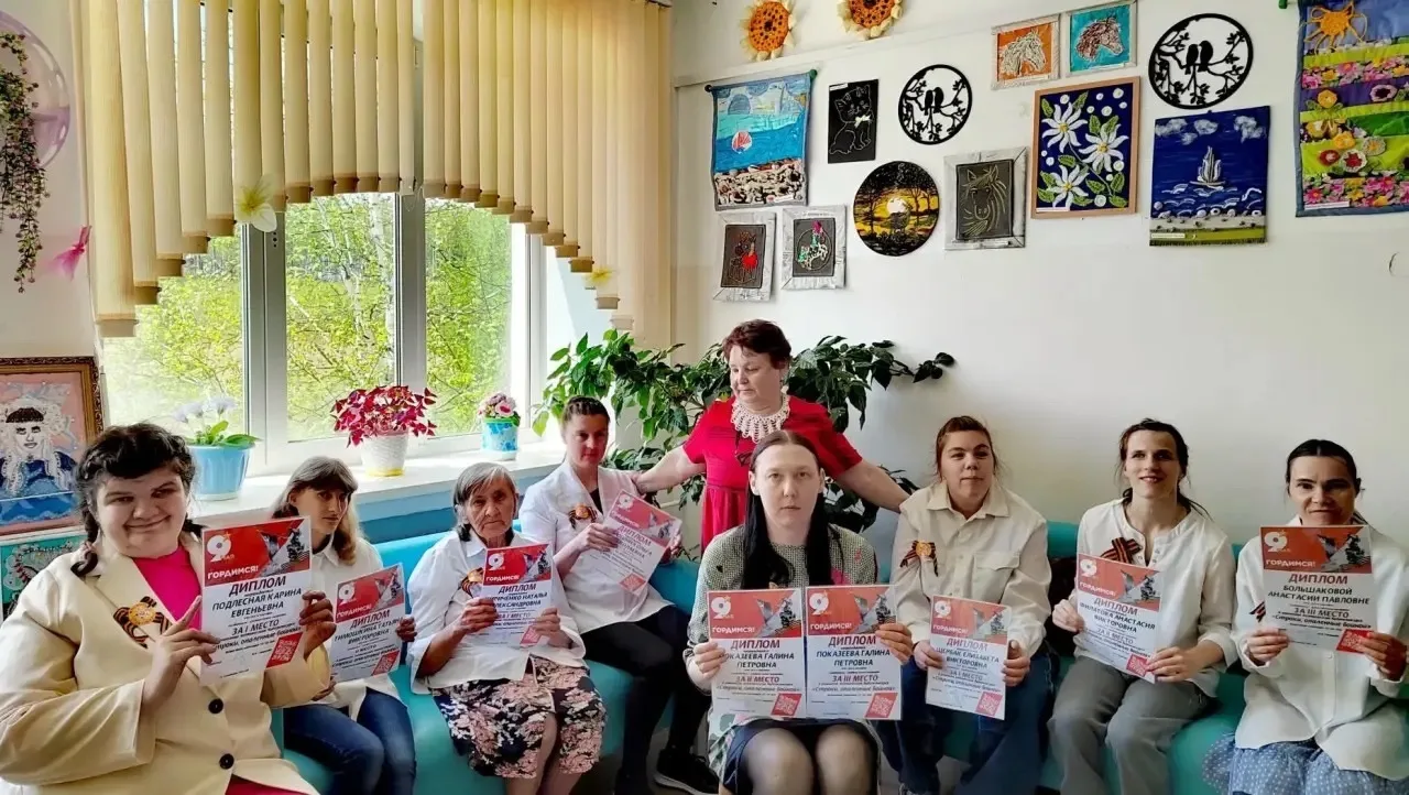 Наши девушки приняли участие в районном поэтическом конкурсе: «Строки опалённые войной ...
