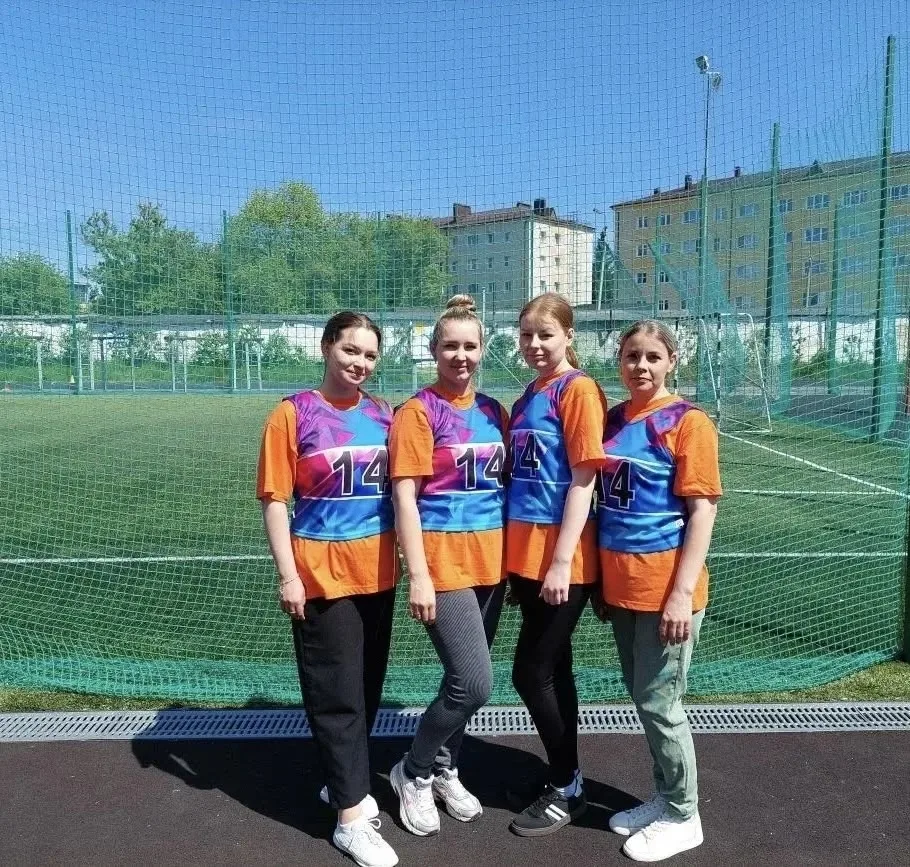 Сегодня на стадионе лицея №10 🏫прошла напряжённая эстафета по лёгкой атлетике. Это был...