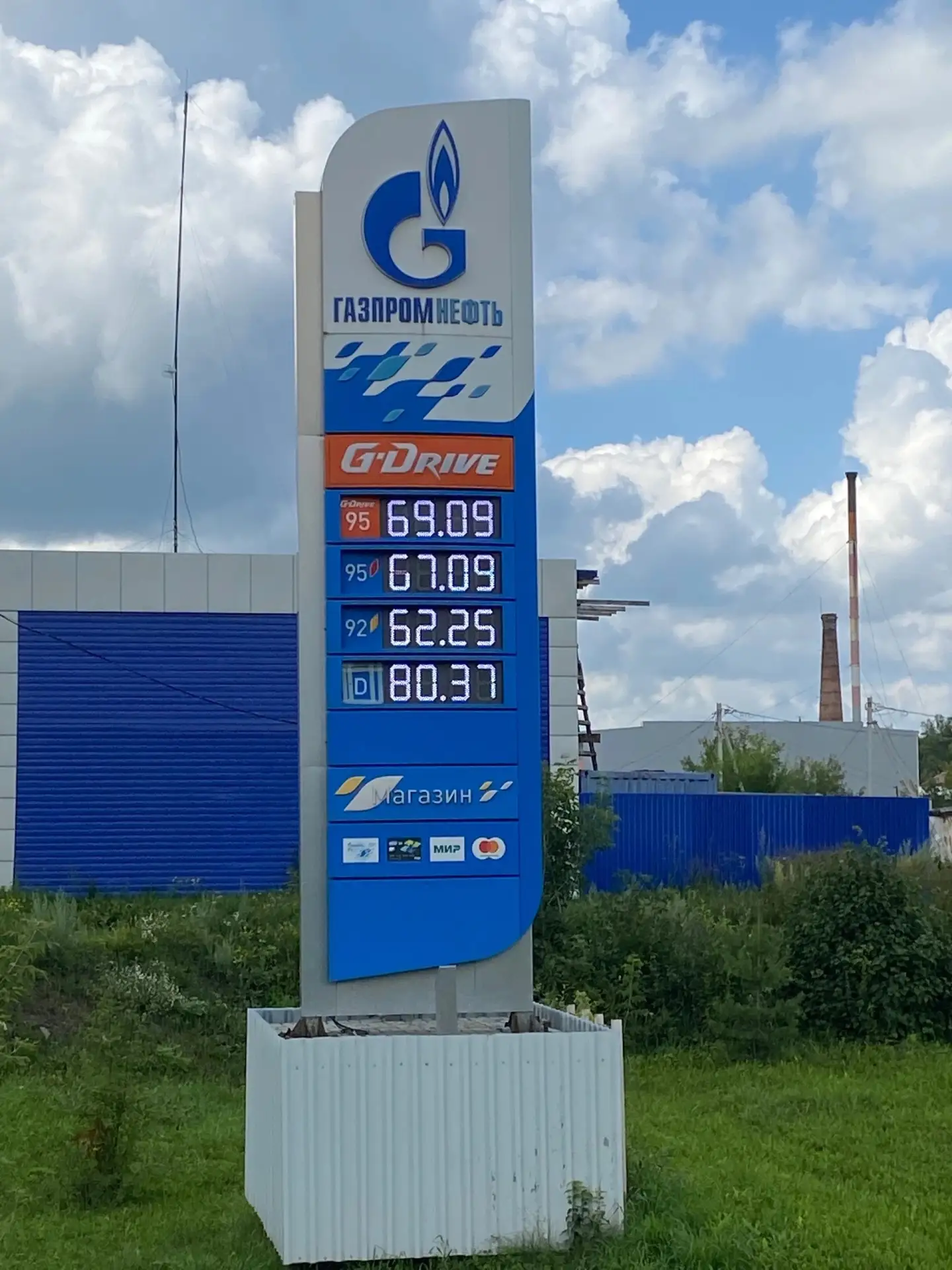 На личном контроле Губернатора Ильи Середюка стоит вопрос наличия топлива и ценовой политики на АЗС.