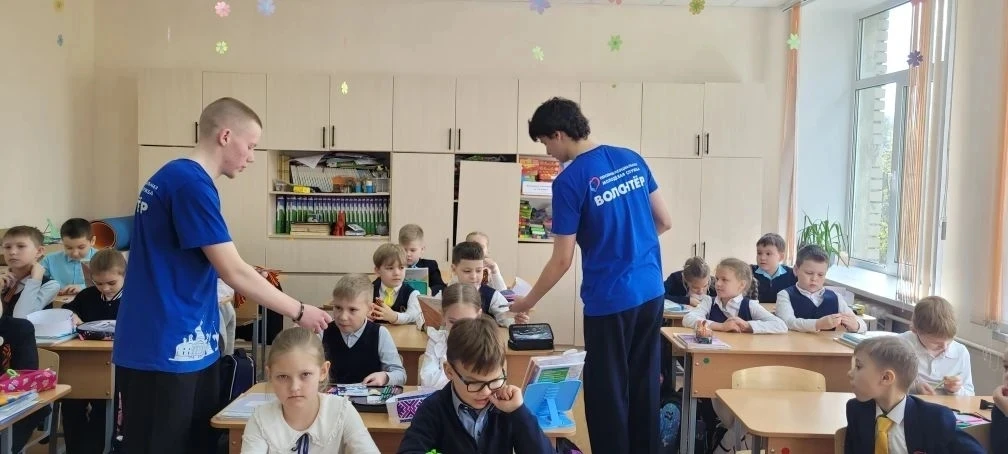 На базе ФЭЛ №29 г. Пензы была проведена акция "Георгиевская лента". Провели её обучающиеся 10 кл. Ян