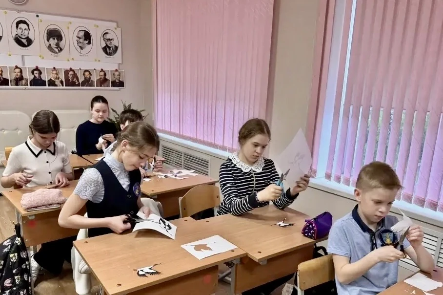 🇷🇺В преддверии Дня Победы ребята 1Л, 2И, 2С, 3Р, 3Д классов и, конечно,  наши четвероклассники приня