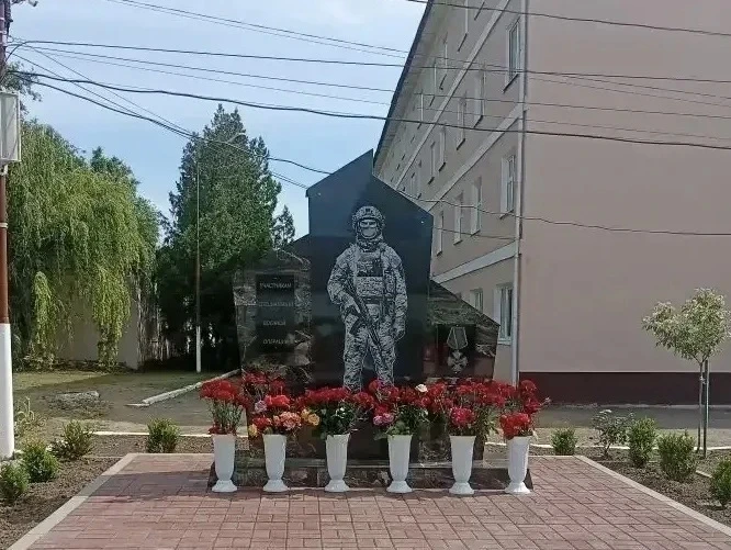 В Благодарненском агротехническом техникуме открыли мемориал участникам специальной военной операции