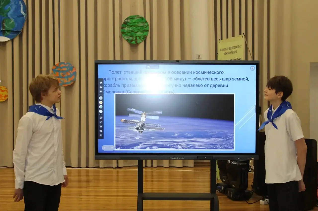 🚀 В преддверии Дня космонавтики активисты Движения Первых МОБУ СОШ №13 провели тематические классные