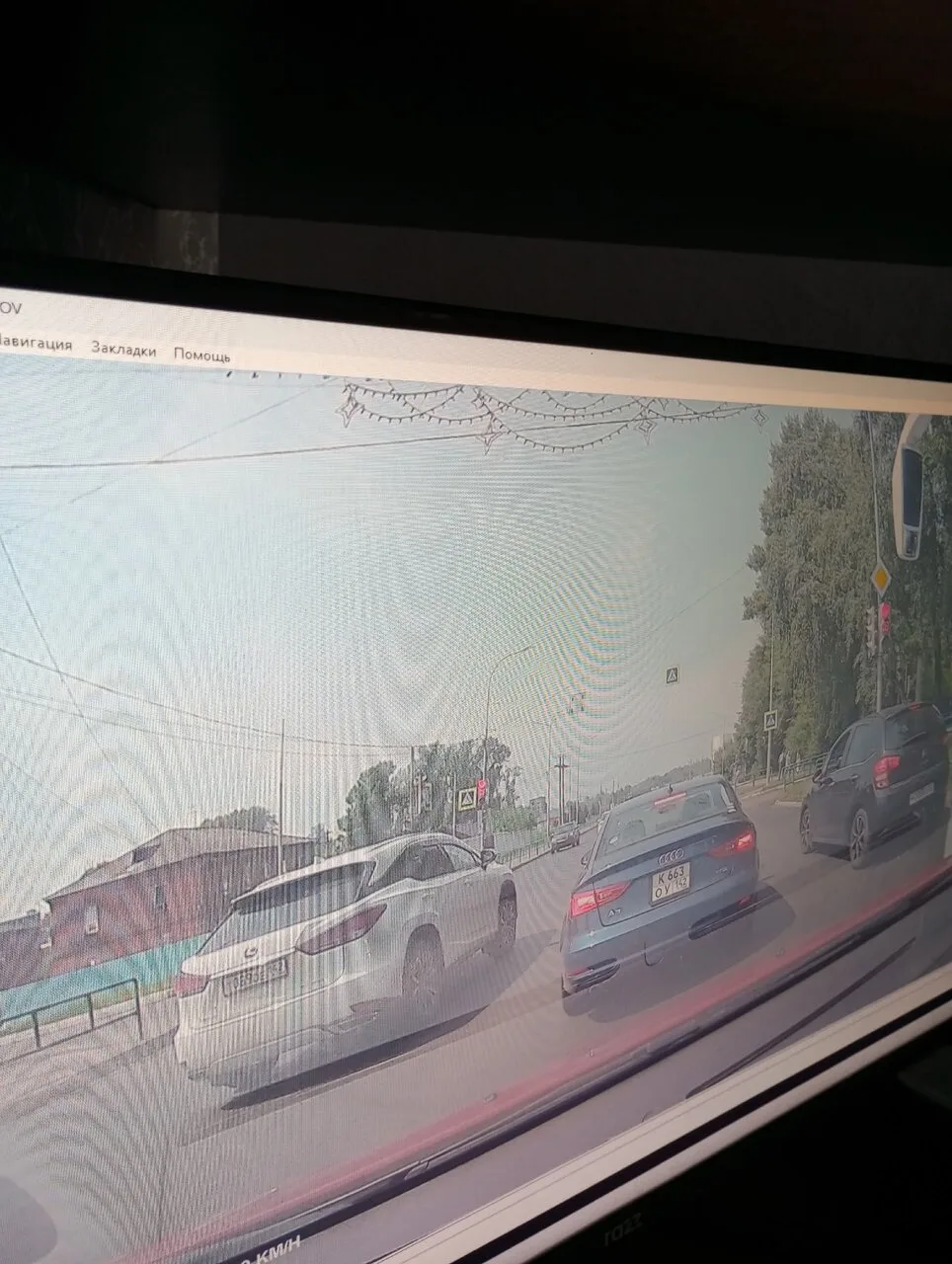 В редакцию обратился подписчик, который сообщил, что водитель автомобиля Lexus не стал ...
