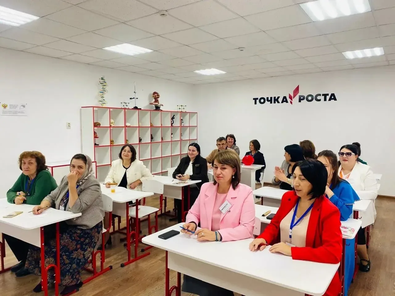 Сегодня в нашей школе прошел День самоуправления «Школа наоборот»( учителя и учащиеся п...