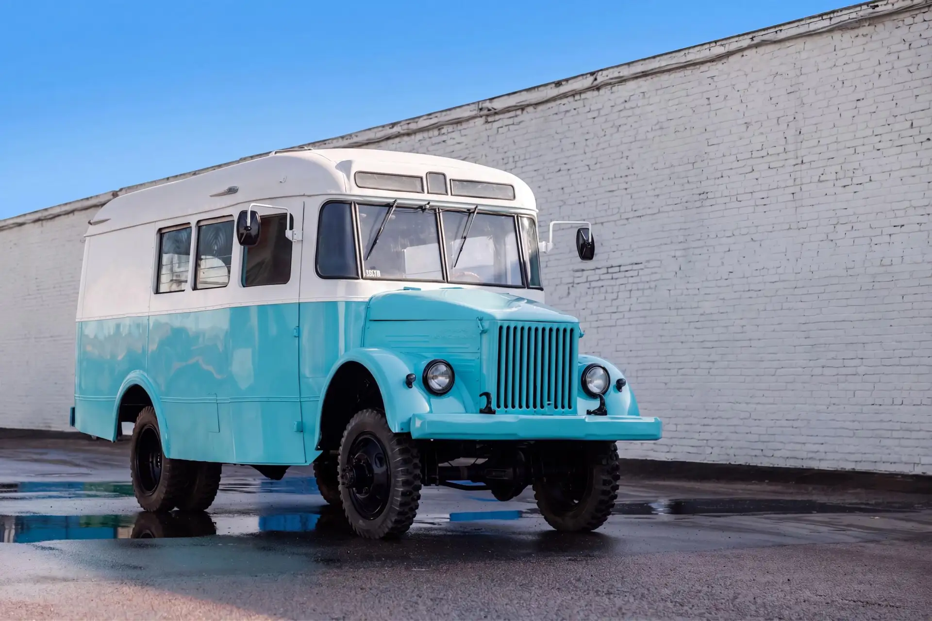 В гараже Мельникова появился новый герой – КАвЗ-663