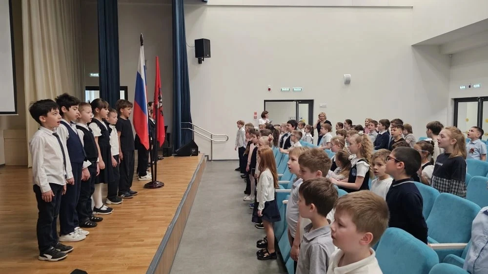 🇷🇺 4 мая традиционные торжественные линейки прошли во всех корпусах нашей школы. В корпусах Ховрино 