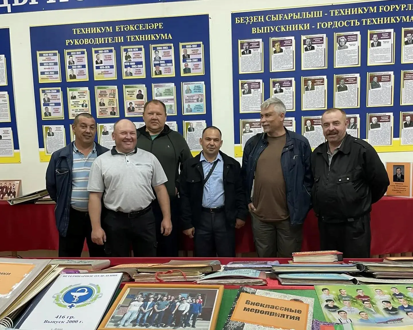 🤩 Знакомые всё лица, но в этот раз они на экскурсии, как выпускники.

В колледже прошла юбилейная в