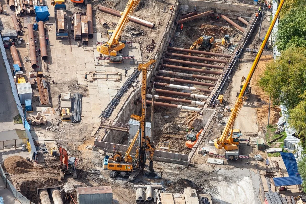 🏗️ На строящемся участке «Лебедянская» – «Бирюлево» Бирюлевской линии метро вовсю идут...