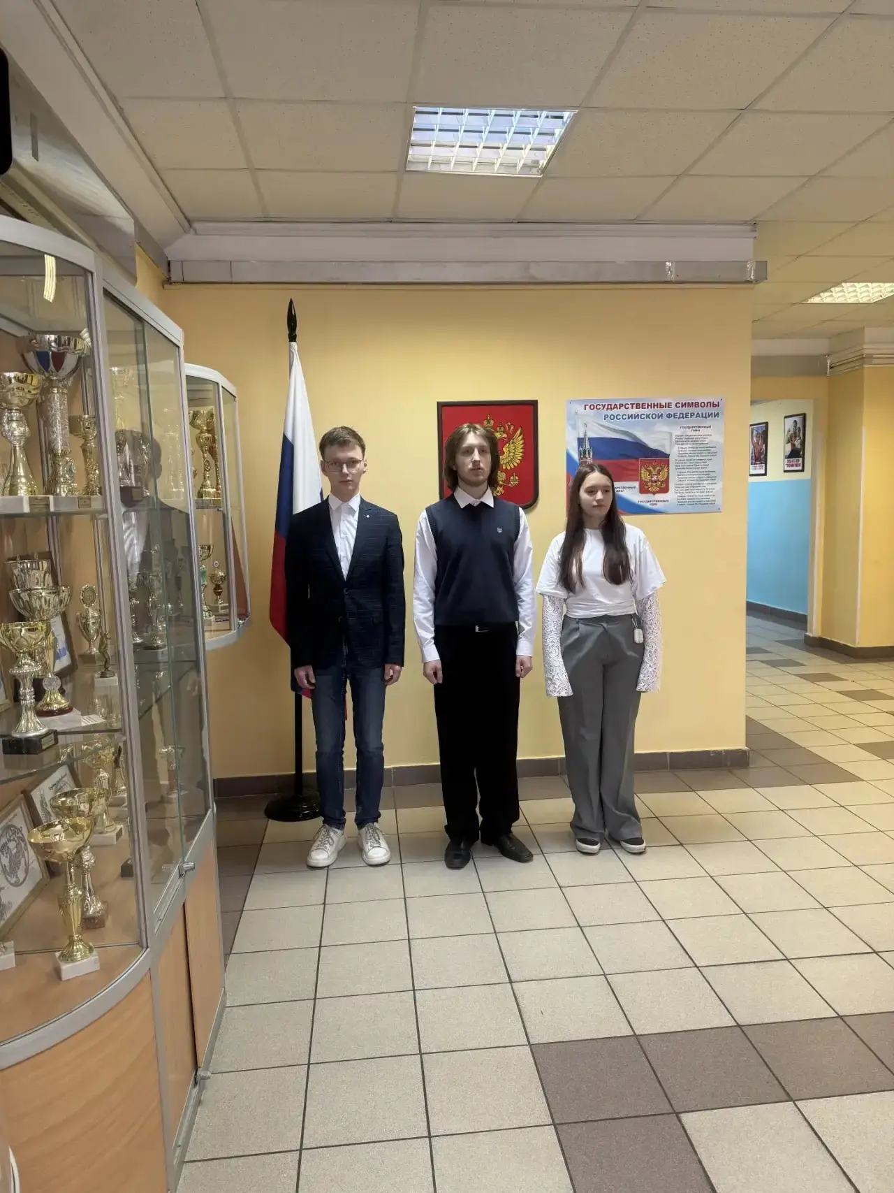 💢 Торжественный понедельник  Друзья! Сегодня понедельник, а это значит, что учебный день в нашей шко