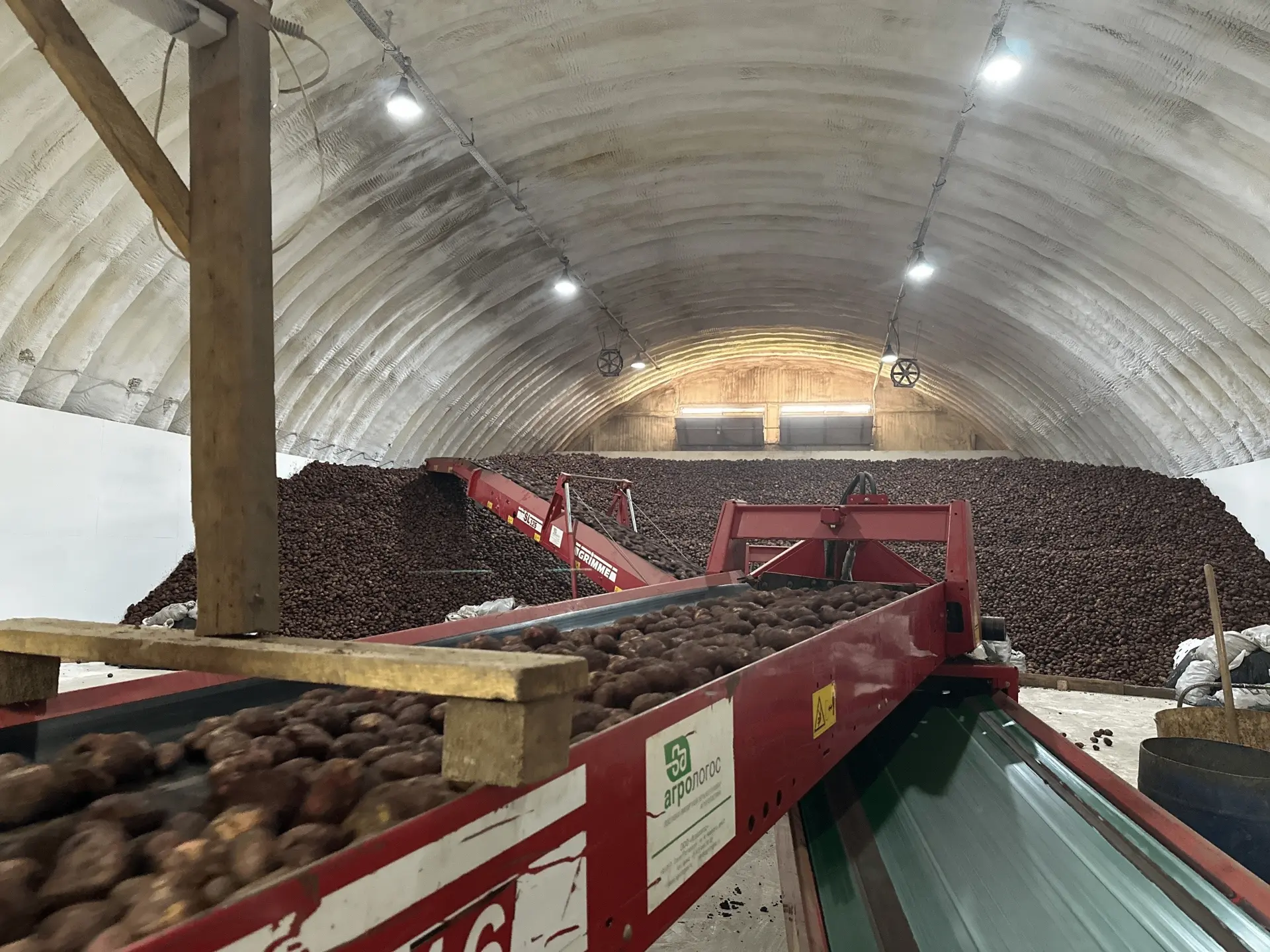 🥔 «Пригородный» заложил на зимнее хранение более 1550 тонн картофеля