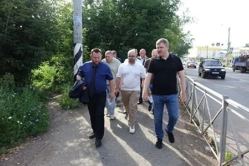 На Комсомольской площади в Кирове усилят безопасность дорожного движения

На Комсомольской площади в