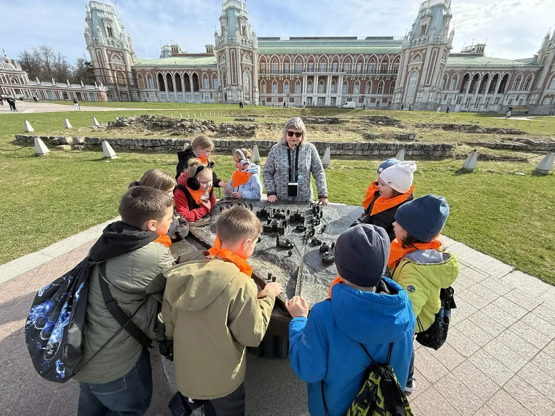 2 «Д» в гостях у императрицы: путешествие в XVIII век  🏛️ Экскурсия в «Царицыно» превратилась для уч