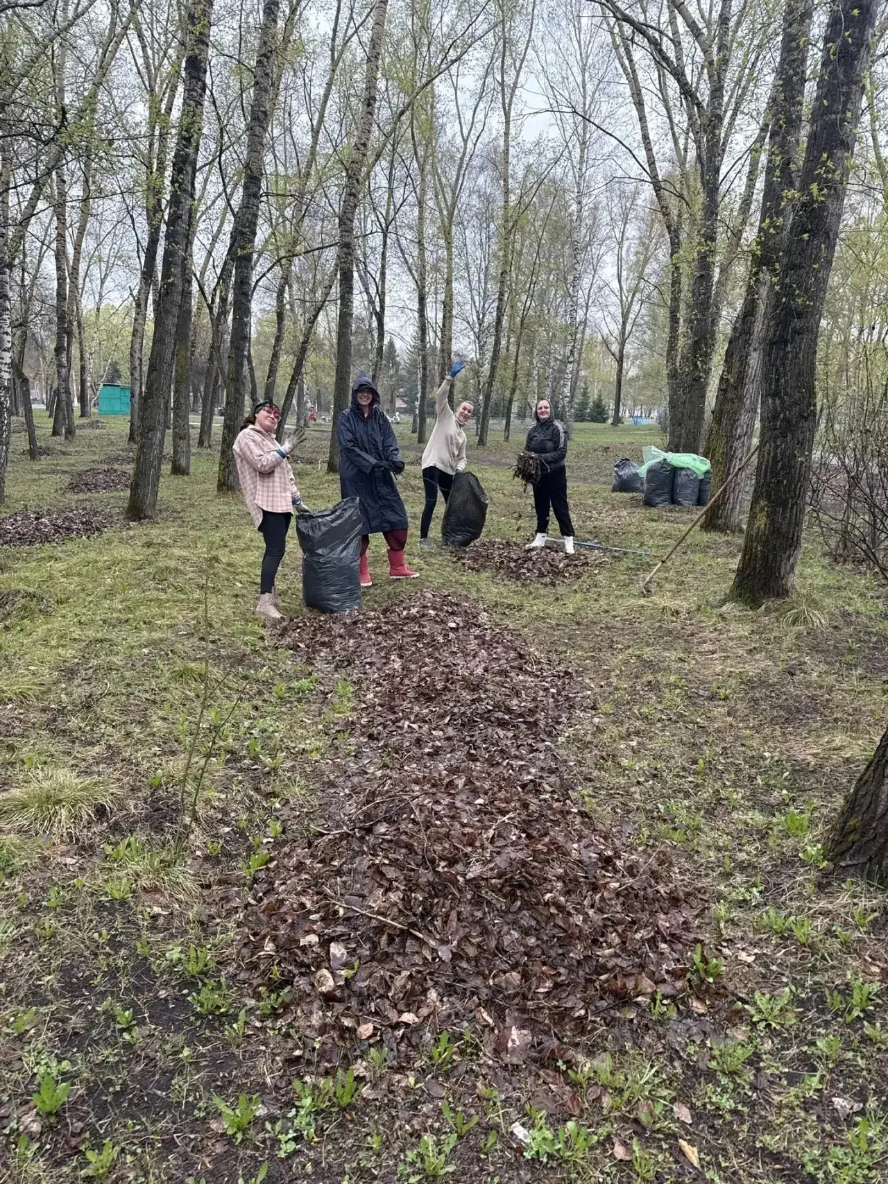 Нам и дождь не помеха!!!Уборка территории в городском парке имени АС Пушкина