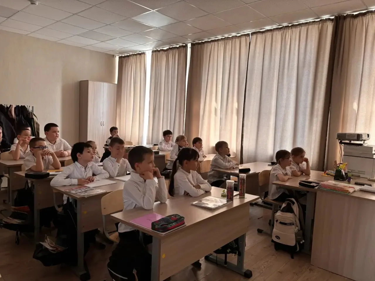 🌟 В нашей начальной школе прошёл просмотр мультфильмов из «Золотой коллекции»! 🌟  Ученики с большим 