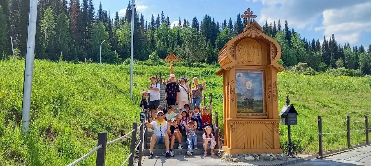 Насыщенный день в летнем лагере — Дорогами поколений! 🔥

✅ Экскурсия к святому  источнику святых му