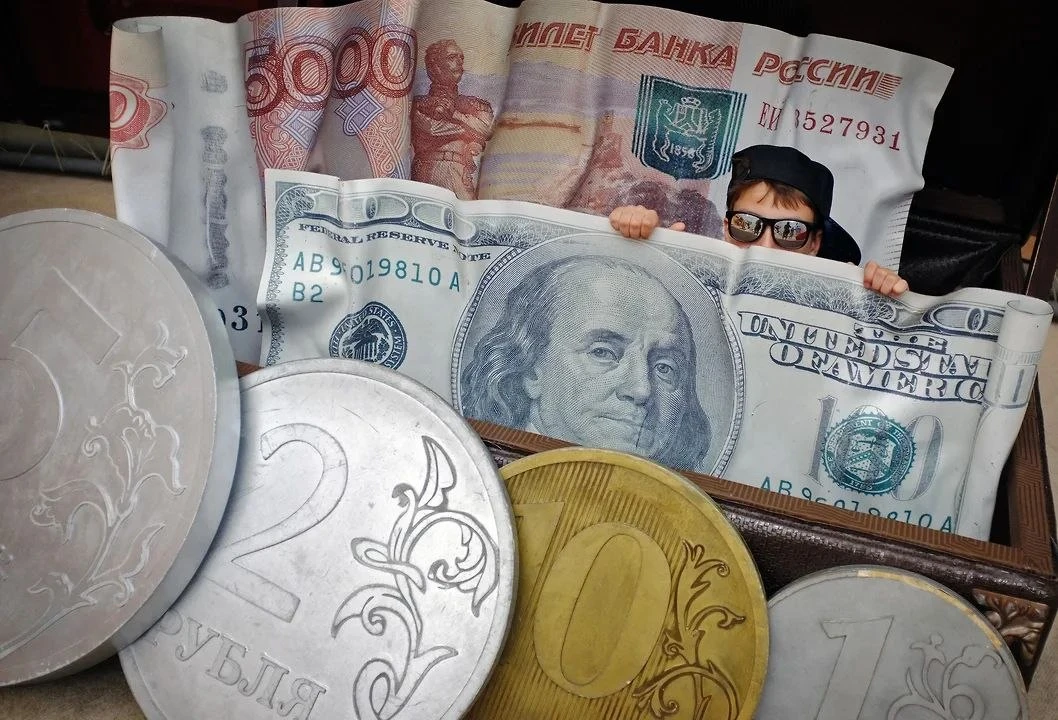 253 миллиона рублей родители перевели детям за хорошие оценки