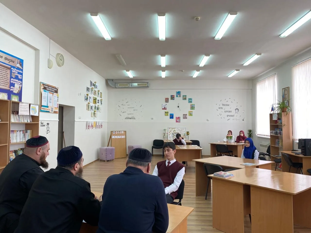 🕌 Школьный конкурс по фикху «Намаз – священный долг мусульманина»  Недавно ученица 9 «В» класса Асух