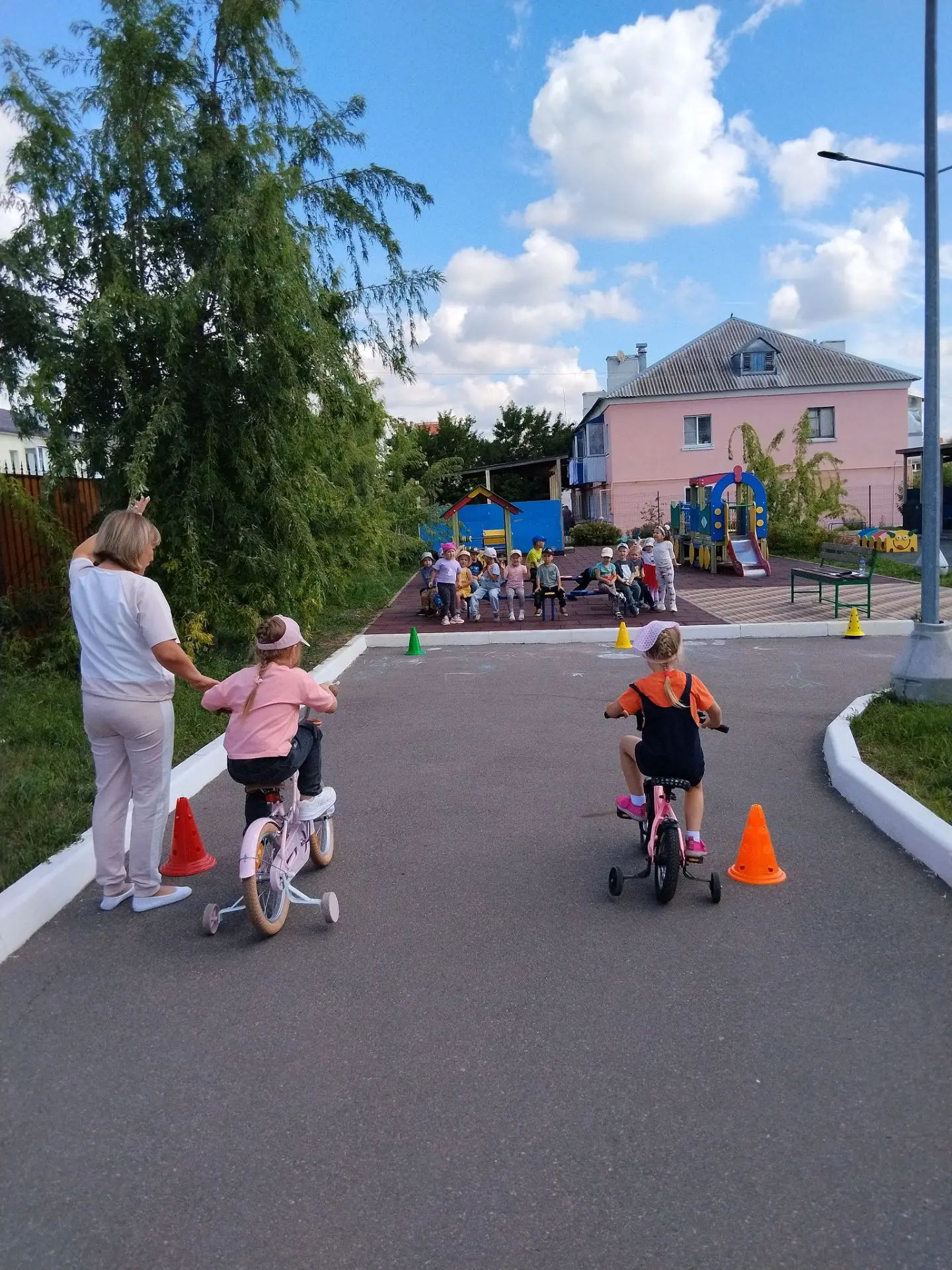 Сегодня в группе "Почемучки" корпус родничок прошел физкультурно- развлекательный досуг...