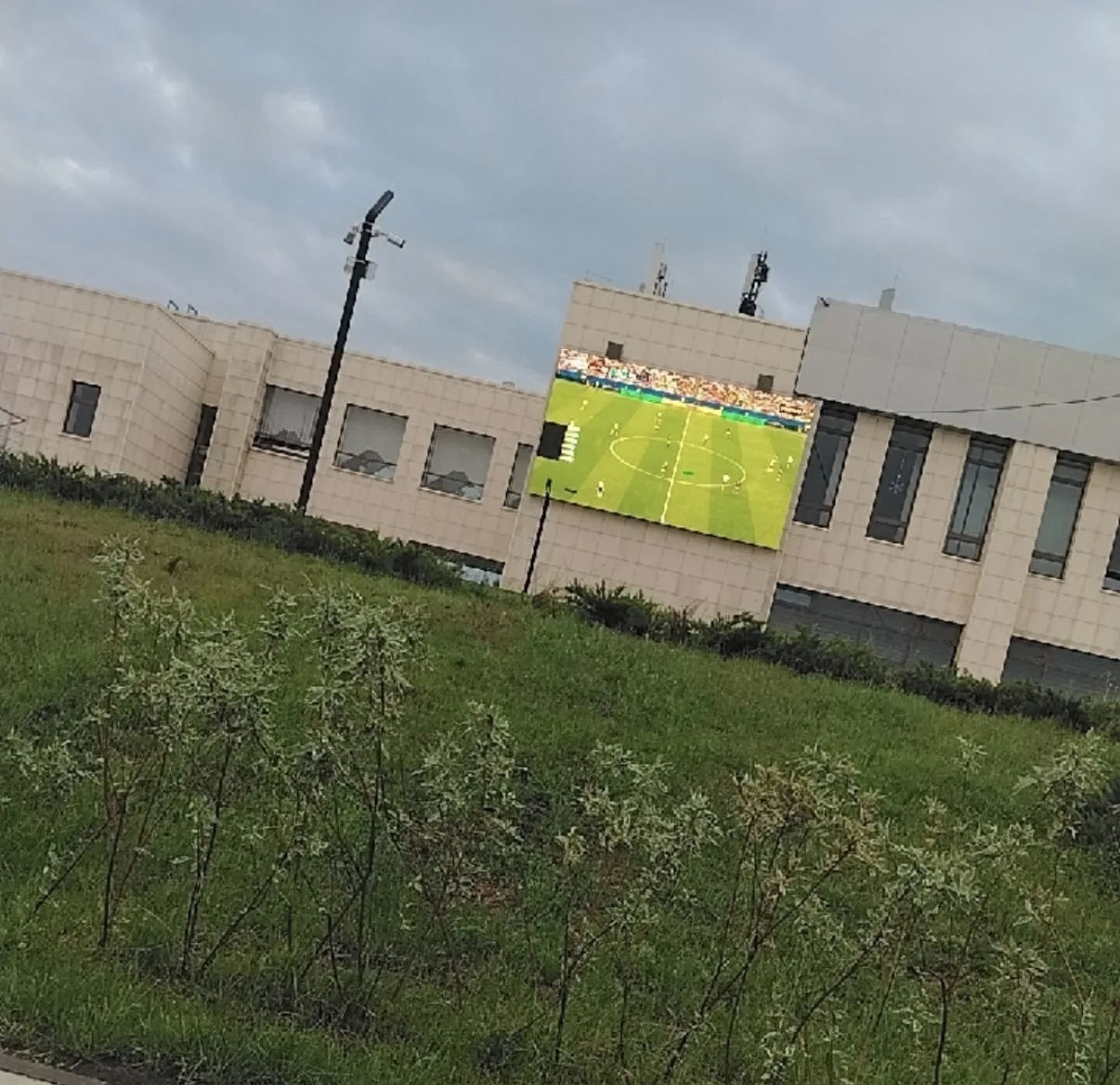 👍Подписчики дали отчет ! 
Чемпионат Мира по футболу транслировали и в Рошале на площади перед СКЦ.
