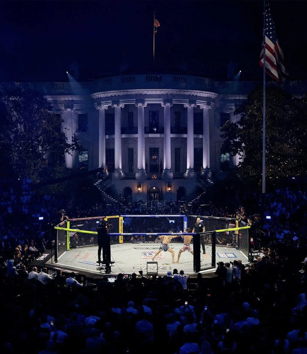В Белом доме впервые провели турнир UFC

На территории Белого дома прошел турнир UFC Freedom 250, пр