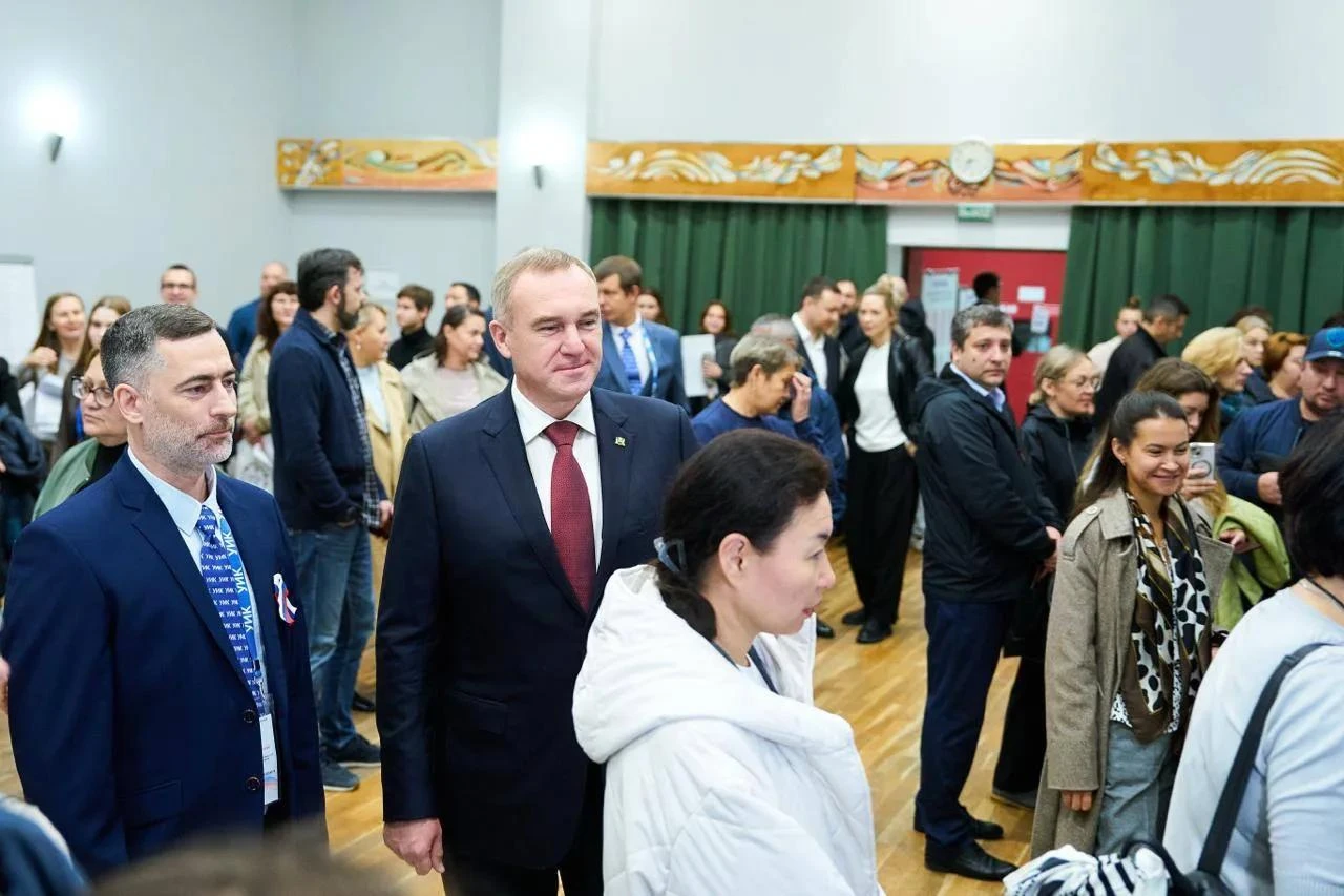 🇷🇺 Губернатор Югры Руслан Кухарук проголосовал в первый час выборов на участке № 294 ...