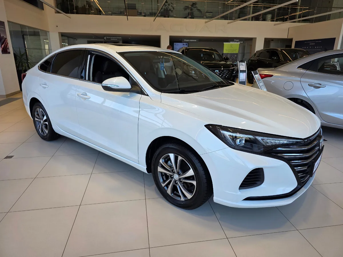Changan Eado Plus — турбоседан, который метит в бизнес-класс.