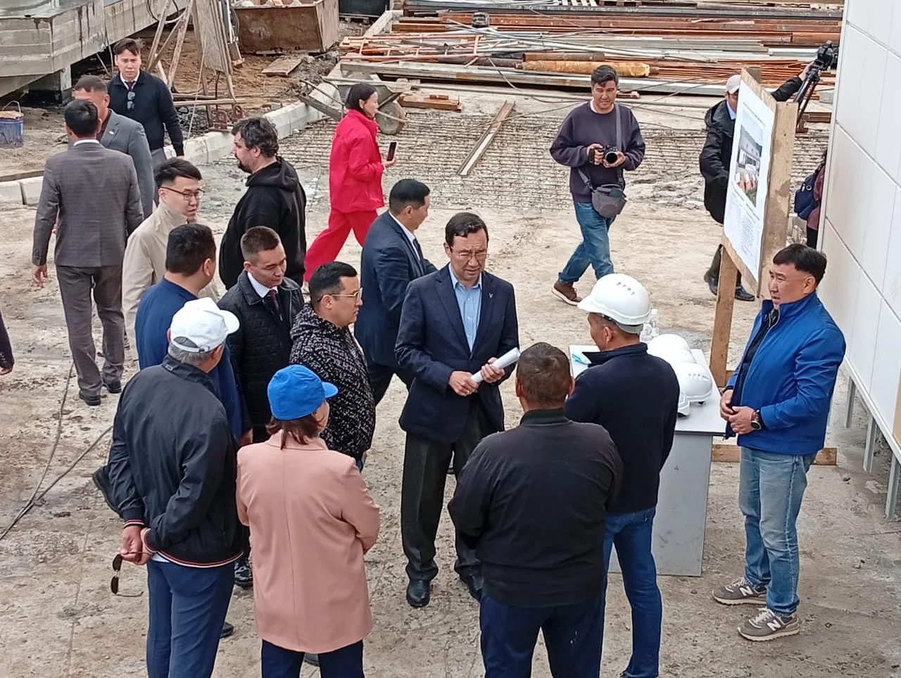 В рамках рабочего визита в Чурапчинском улусе Ил Дархан Республики Саха (Якутия) Айсен ...