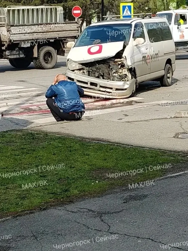 ДТП в Черногорске на перекрёстке ул. Дзержинского - Советская.  ✔️👉🏻 Мы в мах https://max.ru/cherngo