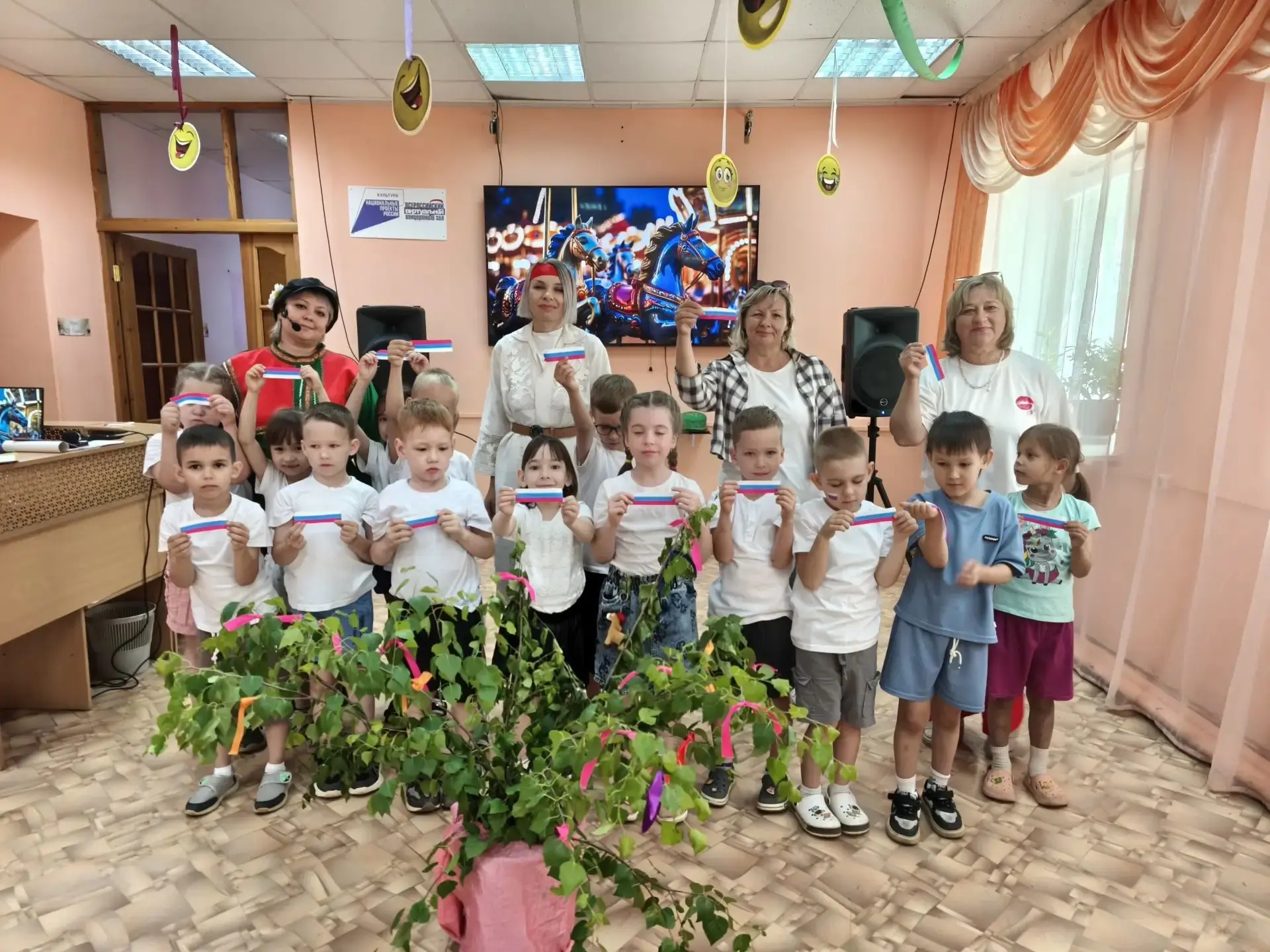 Воспитанники старшей группы "Звёздочки" посетили мероприятие "Хоровод дружбы" в детской библиотеке в