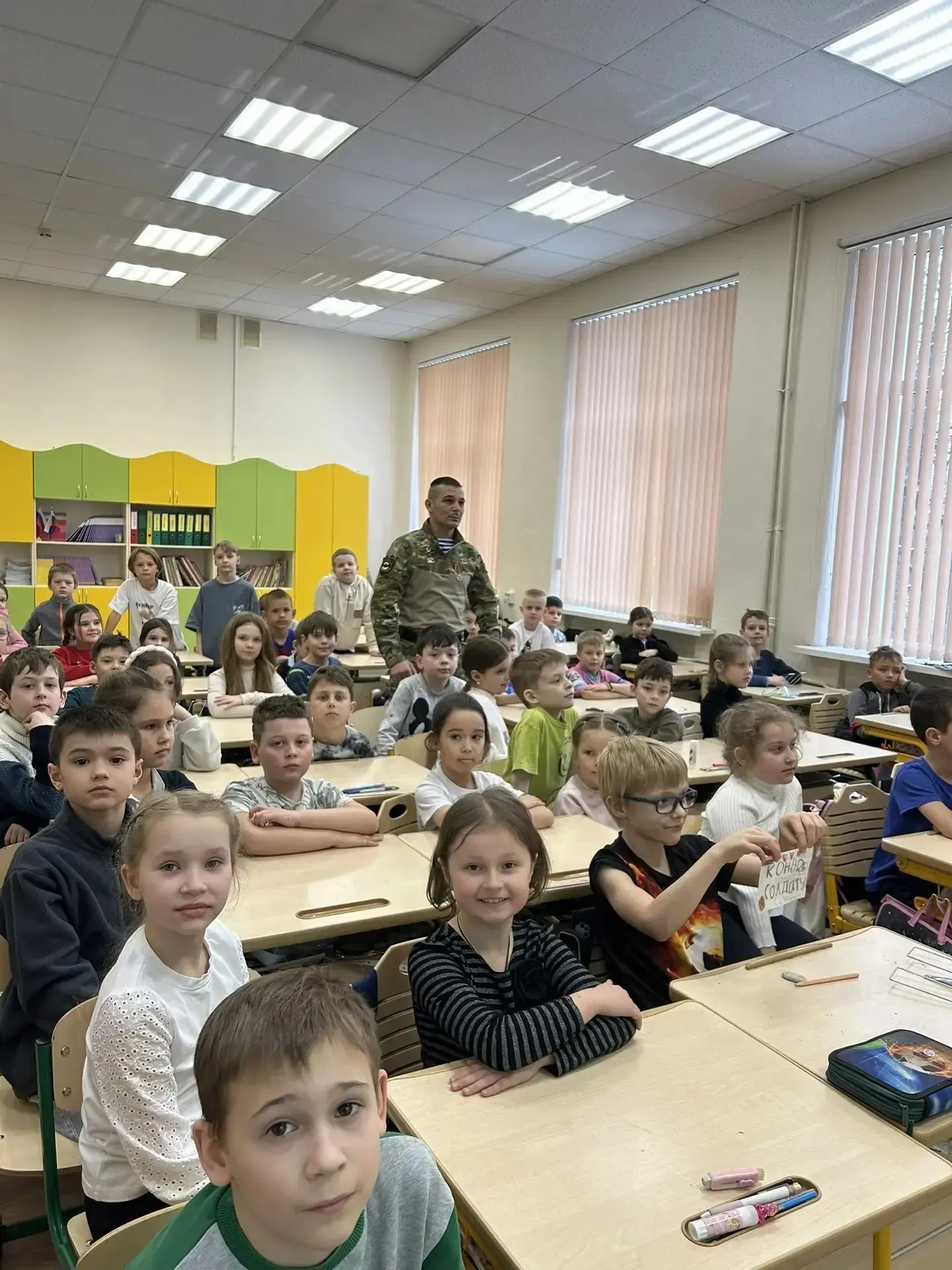В преддверии Дня защитника Отечества в начальной школе прошла встреча обучающихся 2 а и 2 б классов 