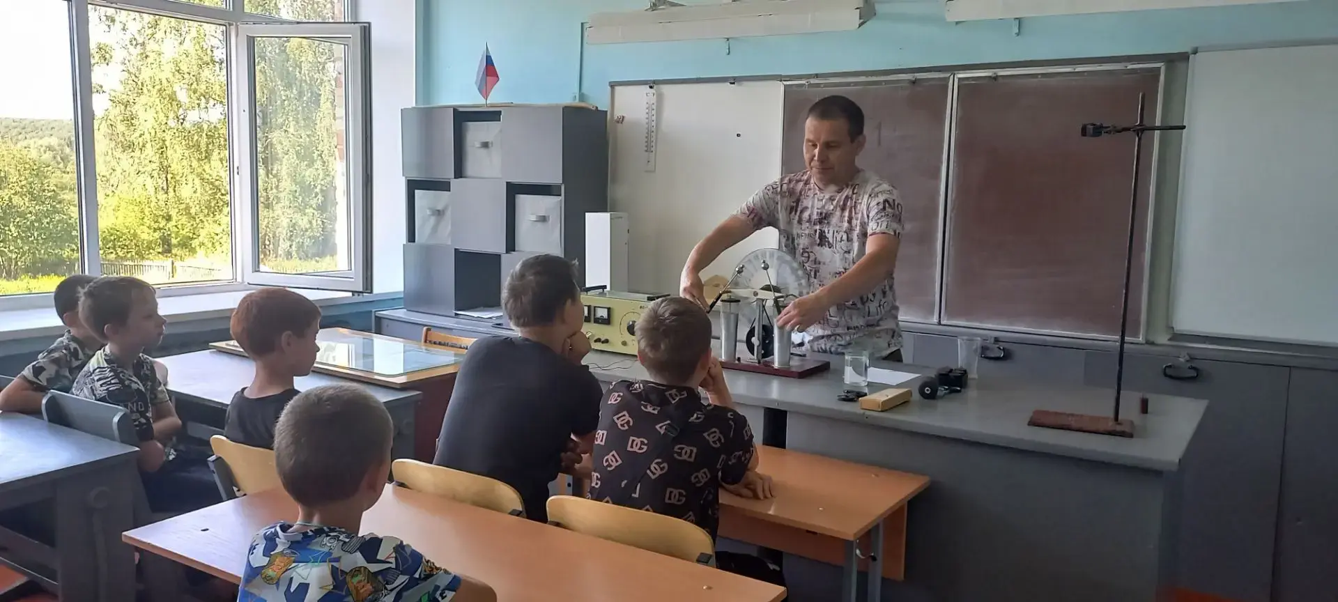 🧪 ДЕНЬ НАУКИ! НАШ ЧЕТЫРНАДЦАТЫЙ ДЕНЬ 🔬

Четырнадцатый день лагерной смены был посвящен самому увле