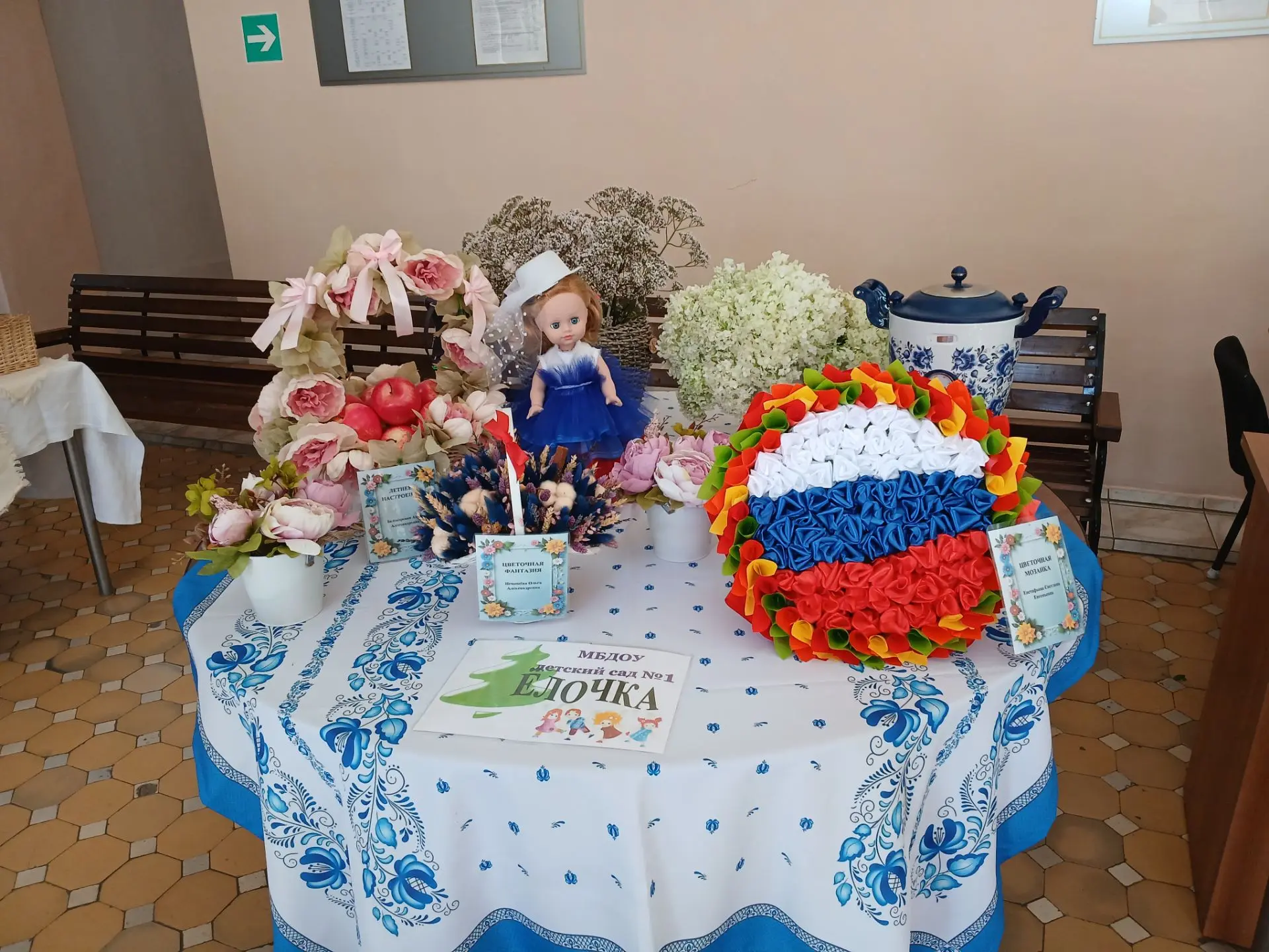 Сегодня в честь Дня города,  прошла выставка цветочных композиций .
   Цветы – это красота. Они таки