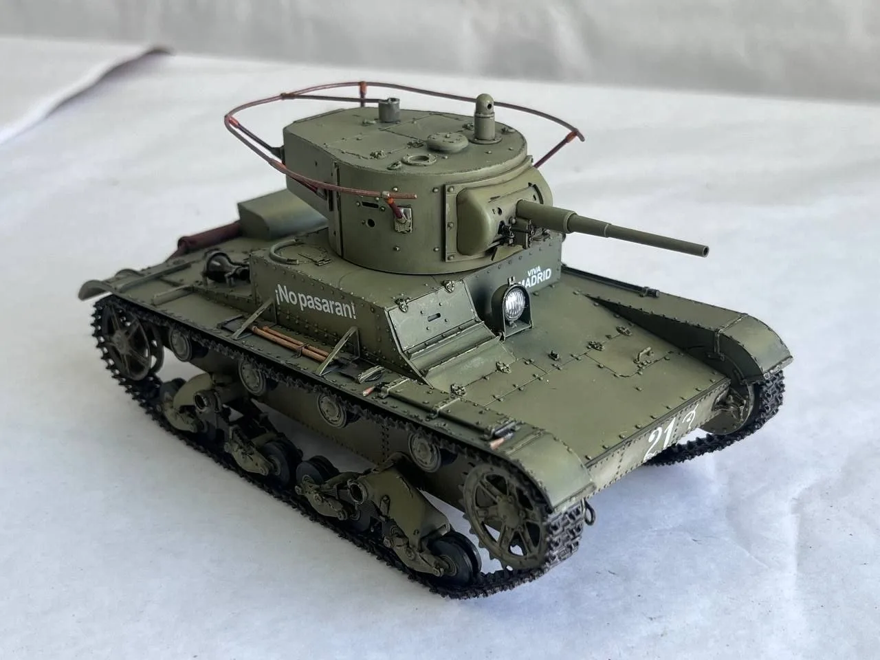 Т-26 обр. 1935 года Испанской республиканской армии
Hobby Boss 1/35
Alex Dan
Первый мой готовый Т-26