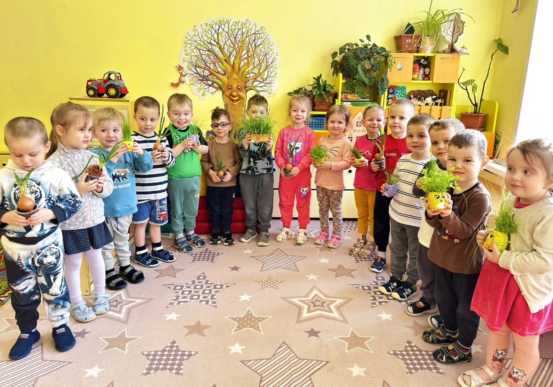 🌿 В группе «Капельки» завершился мини проект «Огород на подоконнике» 

🤗 Наши юные садовники ухажи