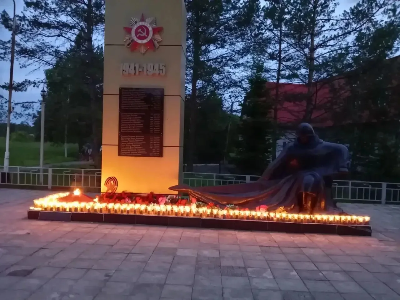 22 июня — День памяти и скорби. В этот день жители Кировского округа вместе почтили память тех, кто 