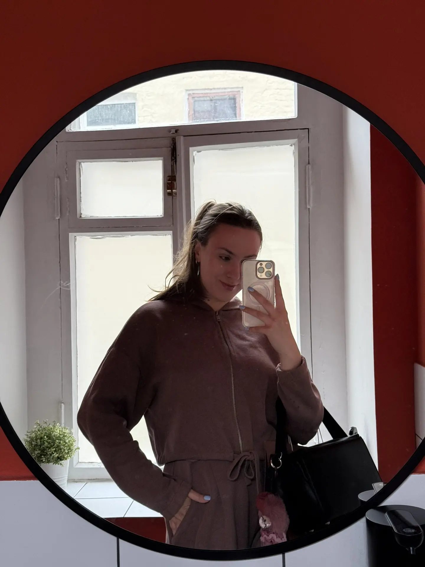 Утренне-дневные дела 🌸💗

Приехала на любимый вокал и как назло сегодня утром у меня заболело горло