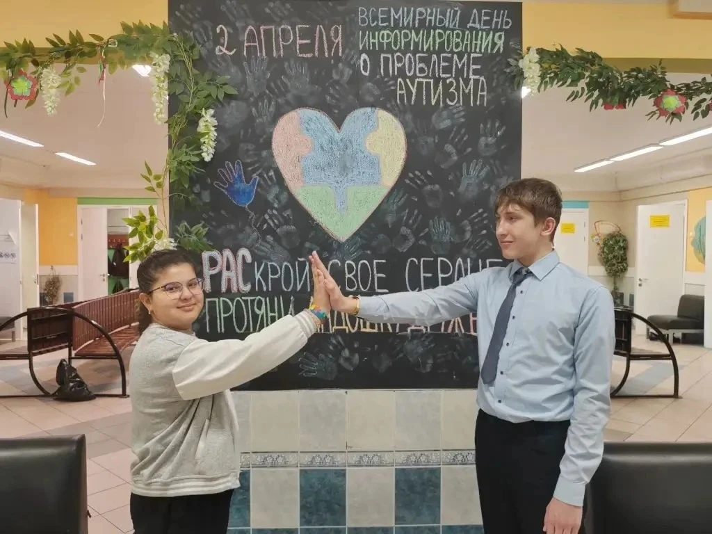 💙 В «Алых парусах» прошла трогательная неделя добра и понимания  На этой неделе в школьном отделении