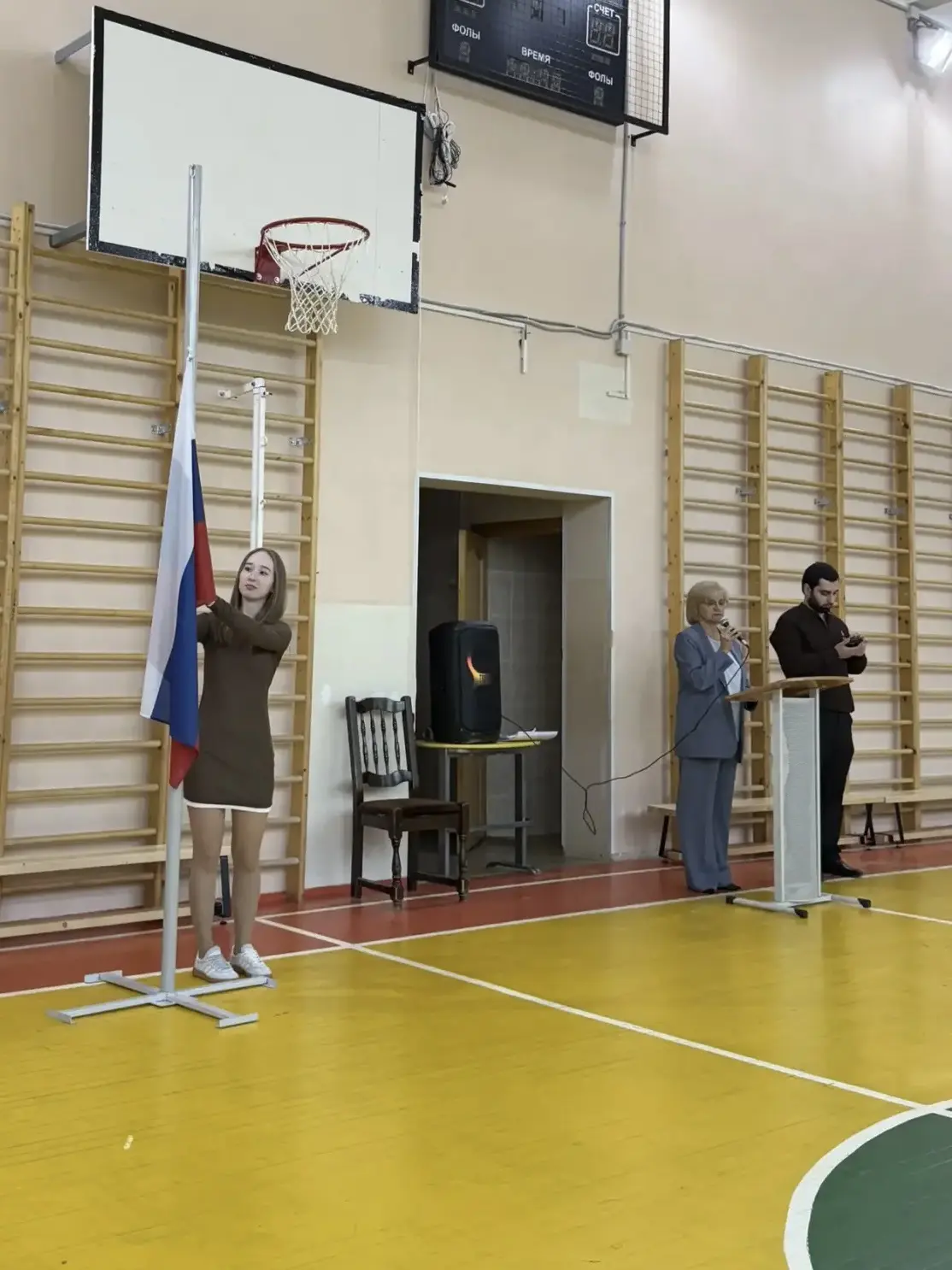 🇷🇺 Традиционная линейка и «Разговоры о важном»: как начался понедельник, 14 сентября.