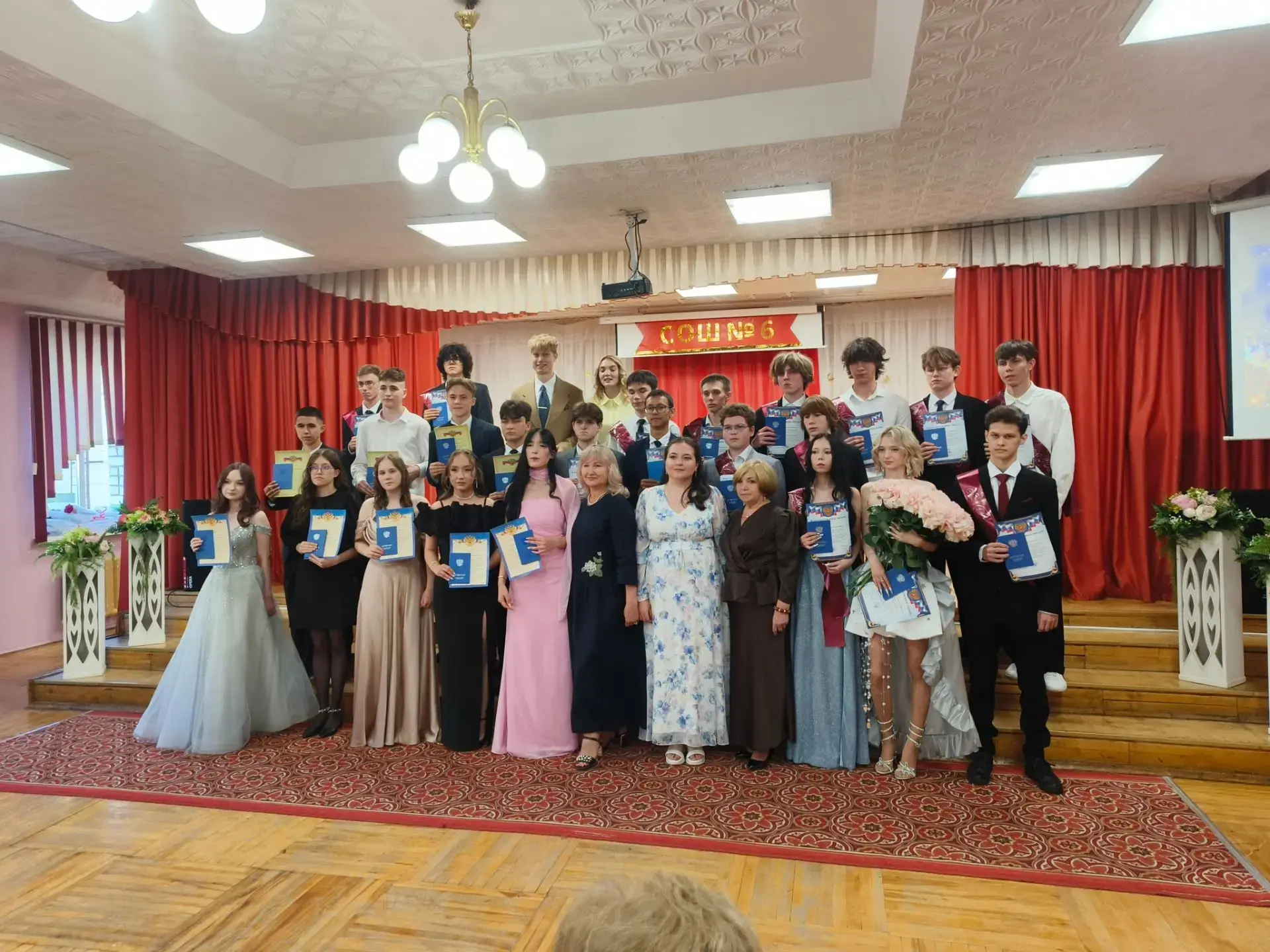 ⚡Выпускной — 2026 в столичной школе №6 
🎓В школе №6 состоялось торжественное вручение аттестатов вы