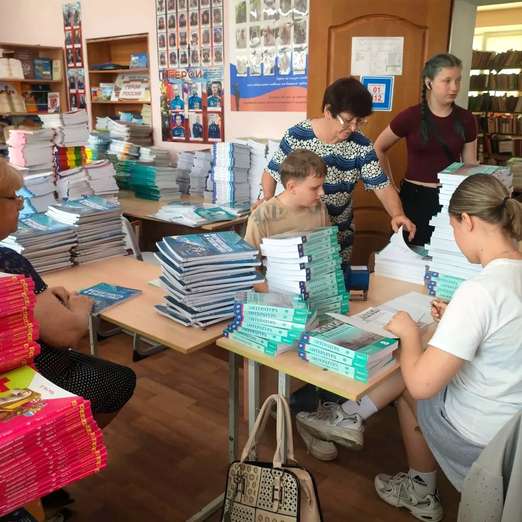 📚 КНИЖНОЕ ПОПОЛНЕНИЕ: НОВЫЕ УЧЕБНИКИ УЖЕ В ШКОЛЕ! 📚

🤗 Друзья! Сообщаем прекрасную новость: в наш