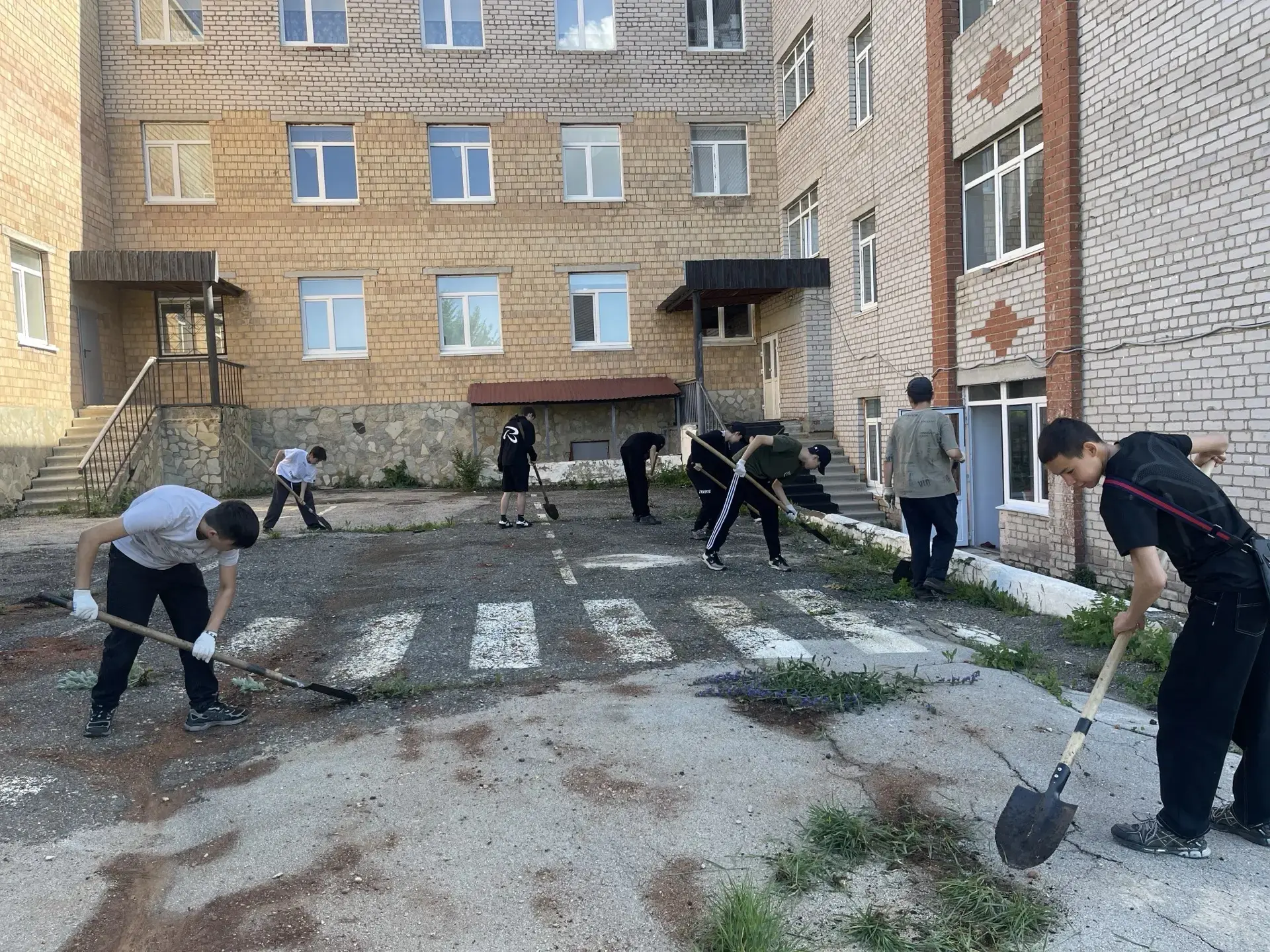 #лагерьтрудаиотдыха
Третий день в лагере труда и отдыха «Юный патриот» прошёл активно и с пользой.
